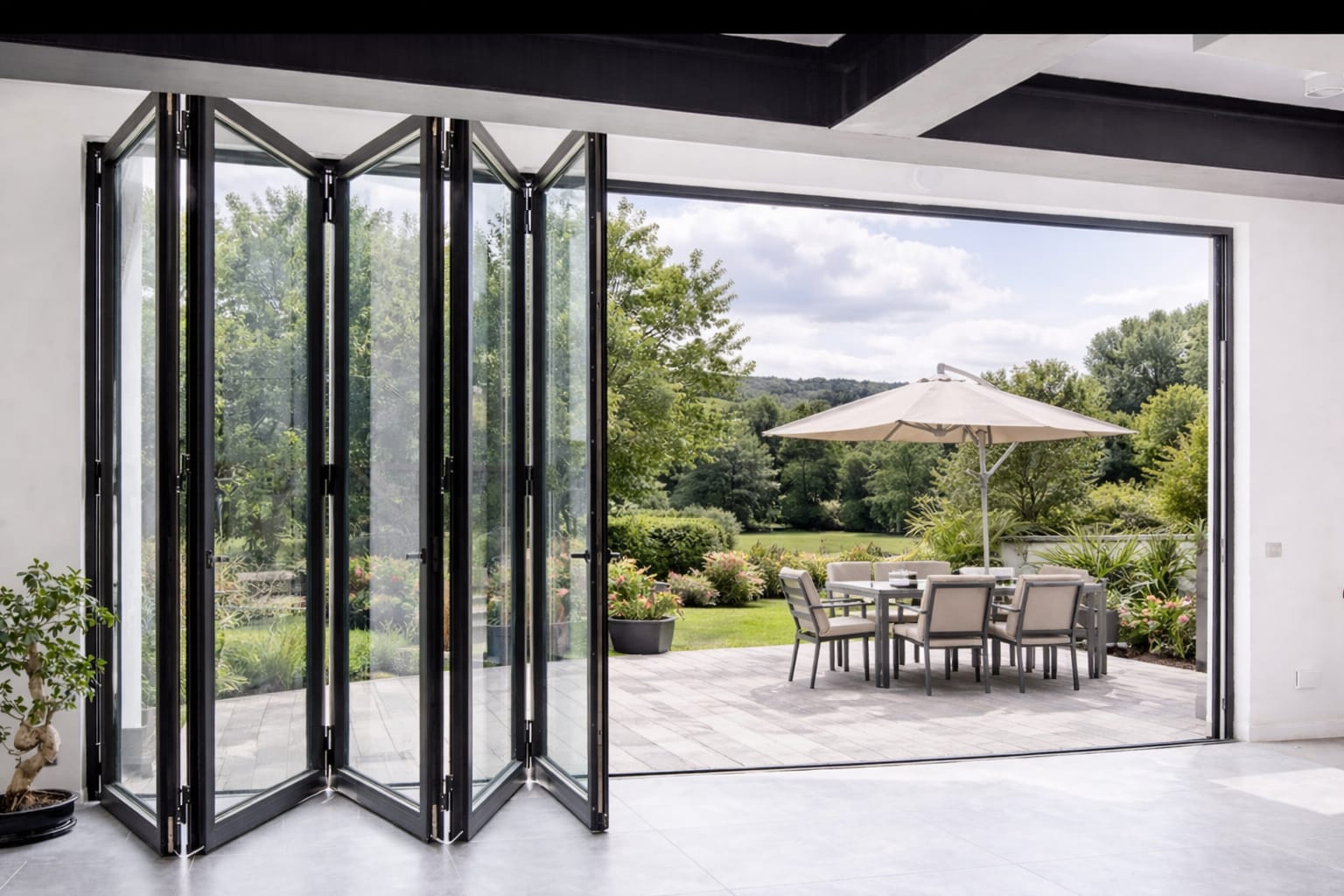 Faltschiebe-Portal (Harmonika) aus Aluminium – maximale Öffnung zur Terrasse